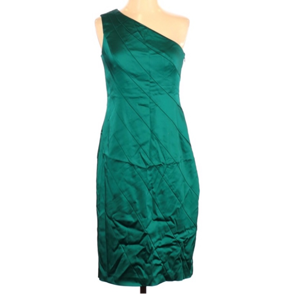 calvin klein green cocktail size 6.
Z9 - Picture 1 of 4
